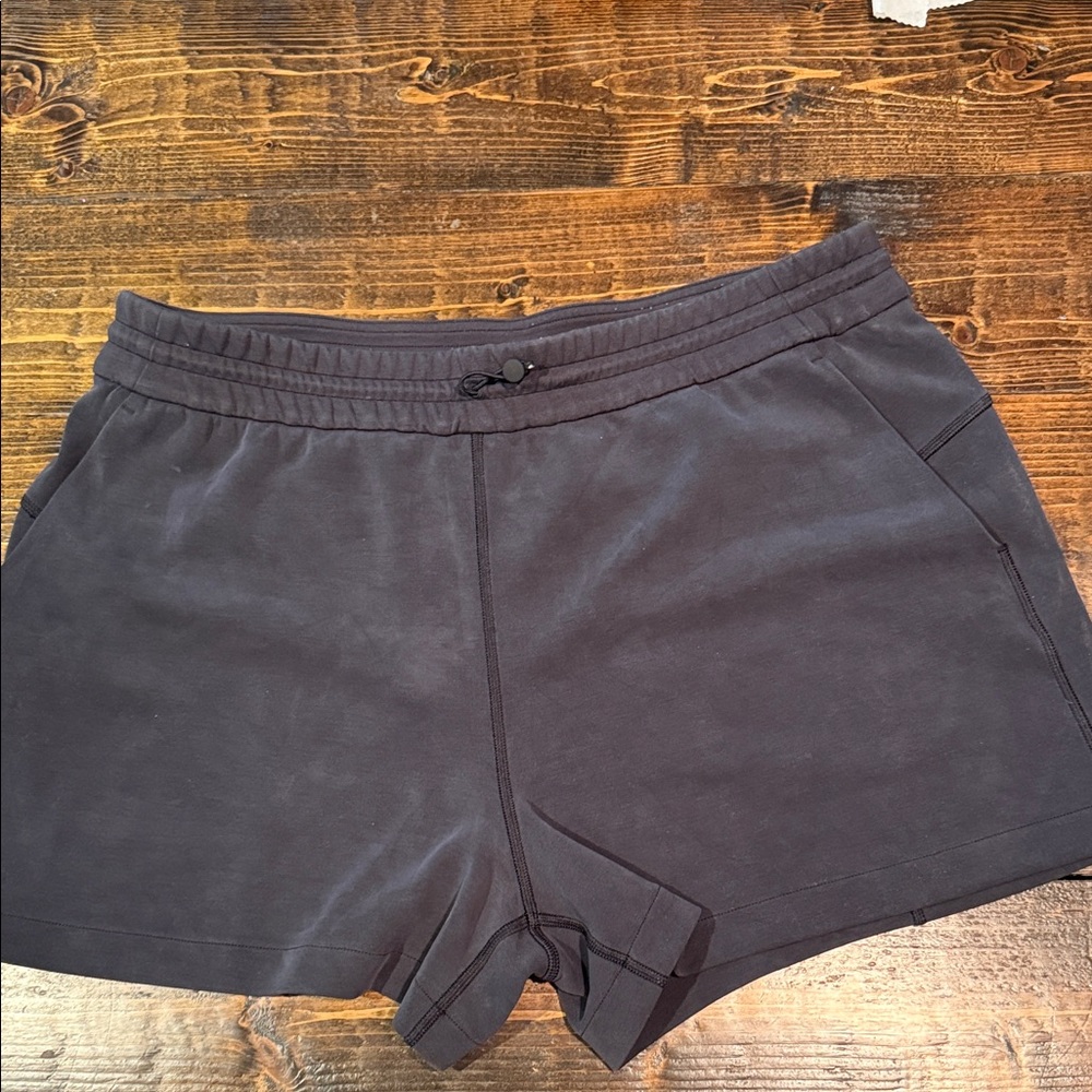 Lululemon Women's Black Shorts 14